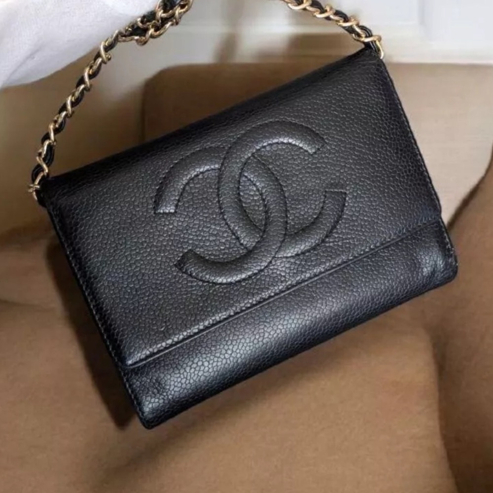 Authentic CHANEL CC leather Caviar Trifold Wallet and added chain